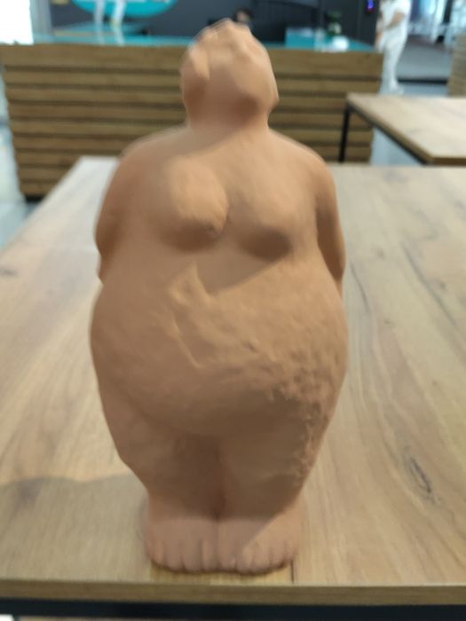Engraçada figura representativa da fertilidade feminina