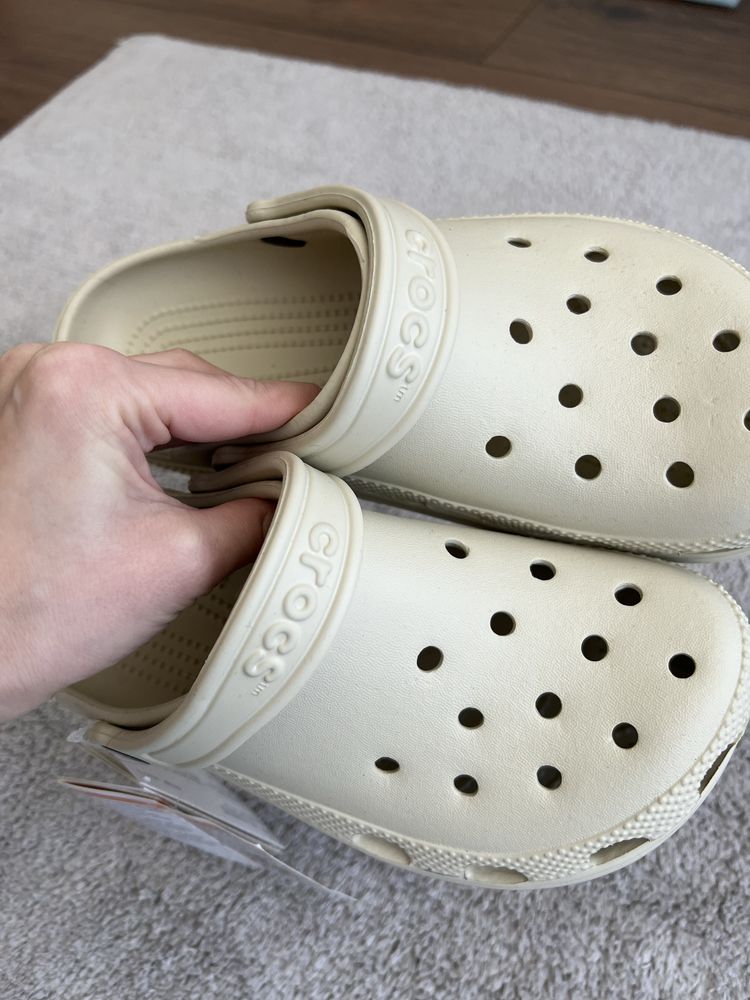 Крокси Crocs 37 р M5 W7 бежеві шльопанці сабо 23,5 см