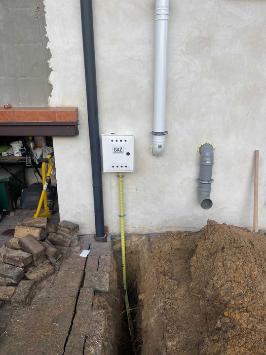 Przyłącza gazowe wodociągowe kanalizacyjne szambo hydraulik