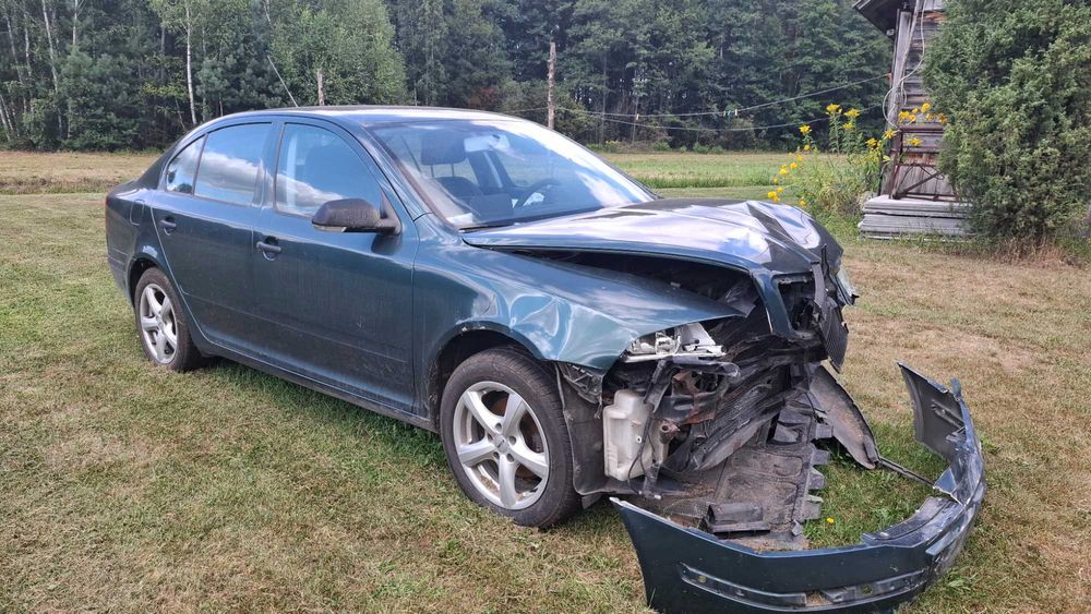 Skoda OCTAVIA II  Hak * LPG * Zdrowy Siknik ; Uszkodzona, na części.