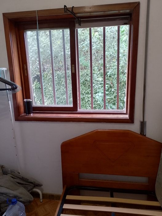 Quarto pequeno independente com WC partilhado