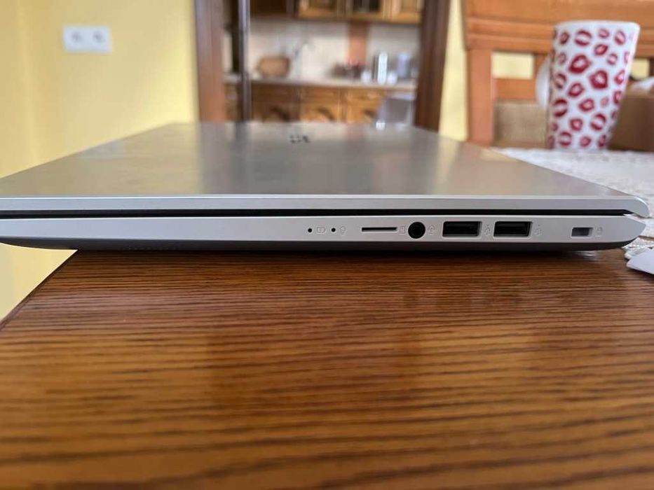 Laptop Asus 15,6 / i3-1005G1 / 8GB RAM / SSD 256GB / Windows 11