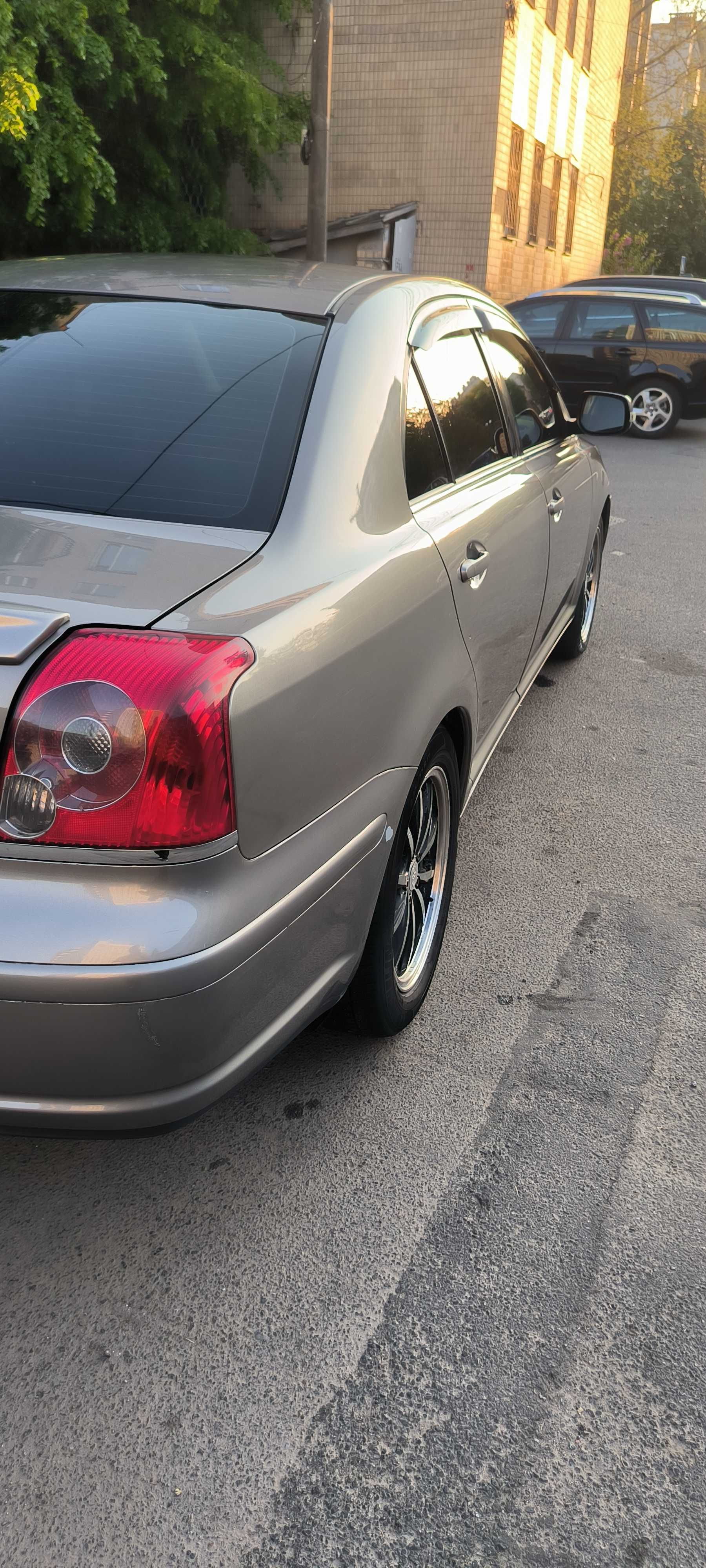 Продам Тойоту Авенсіс