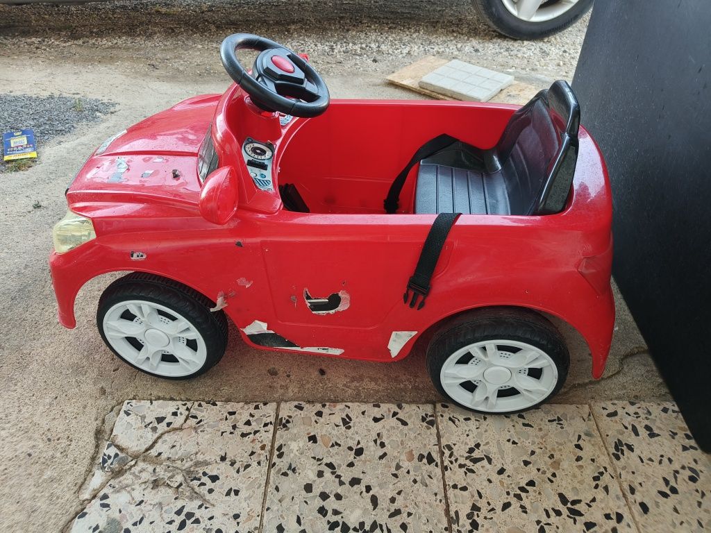 Carro elétrico de criança