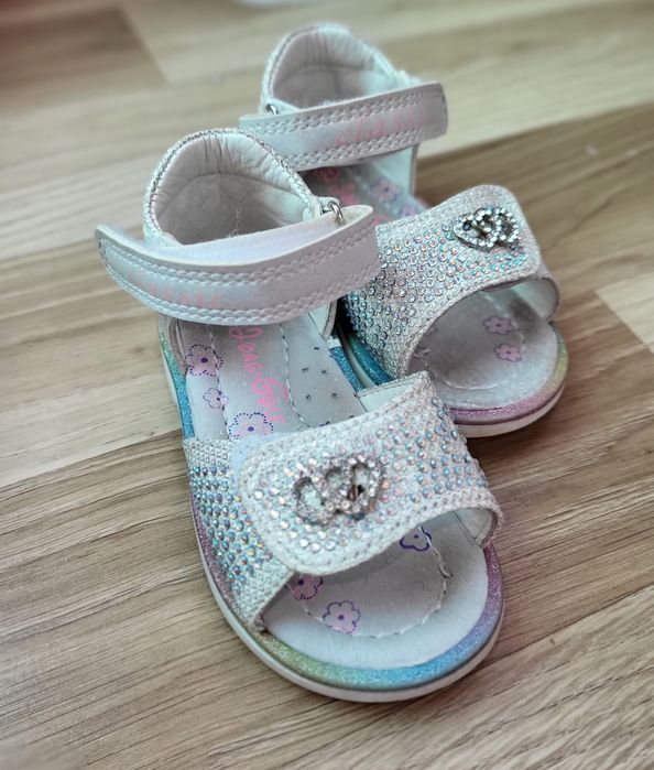 Продам детские Босоножки