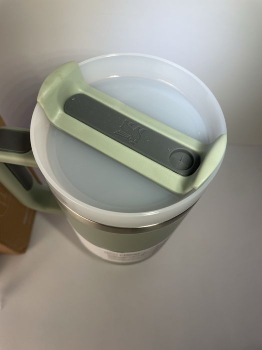 Garrafa Stanley Quencher 1.2L verde NOVA