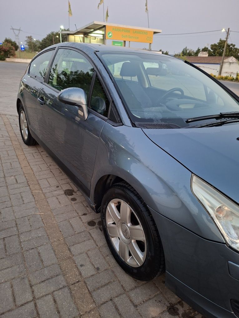 Vendo ou troco citroen c4 coupe 1.4 16v gasolina em otimo estado