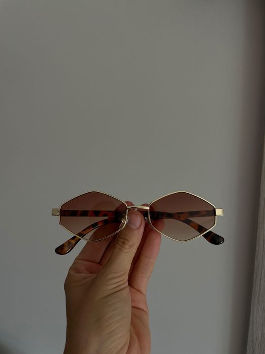 Sprzedam  nowych okularów przeciwsłonecznych dla kobiet 
przeciwsłonec