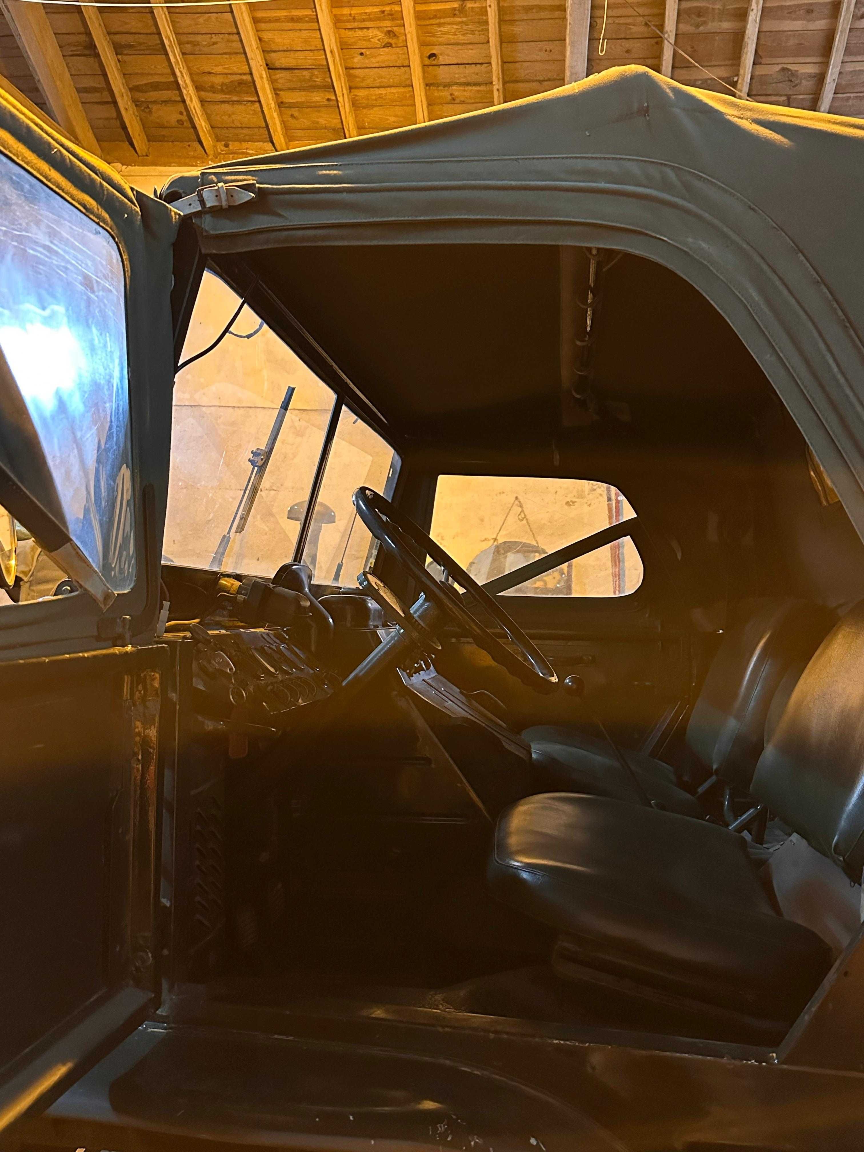 Unimog 404 gasolina com muito matetial reposição