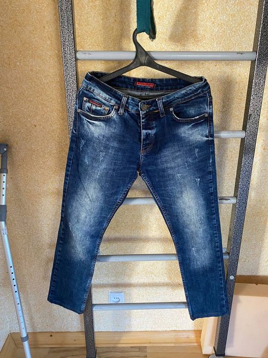 Чоловічі джинси в ідеальному стані
