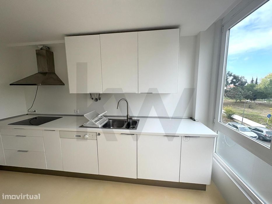 Apartamento T2+1 com excelente exposição solar em São Julião da Barra-