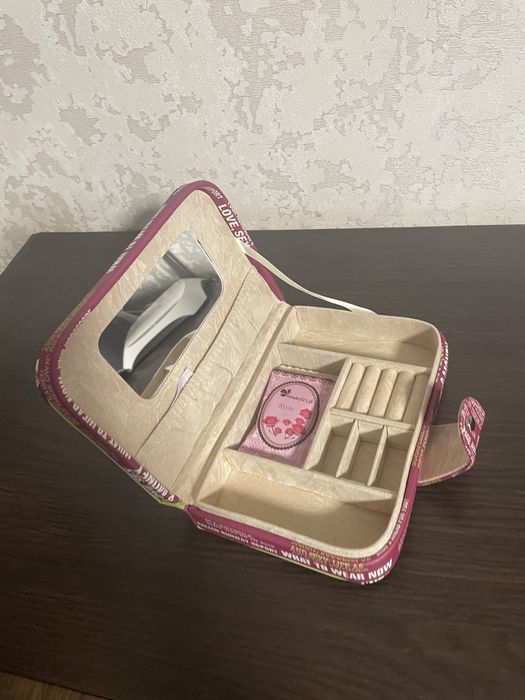 Дорожня шкатулка для прикрас