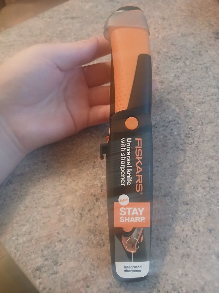 Nóż fiskars nowy