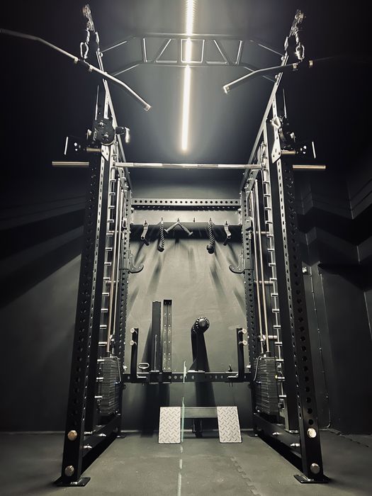 Wielofunkcyjna klatka ze stosami 220kg, SMITH, LATPULL DOWN, DIPY