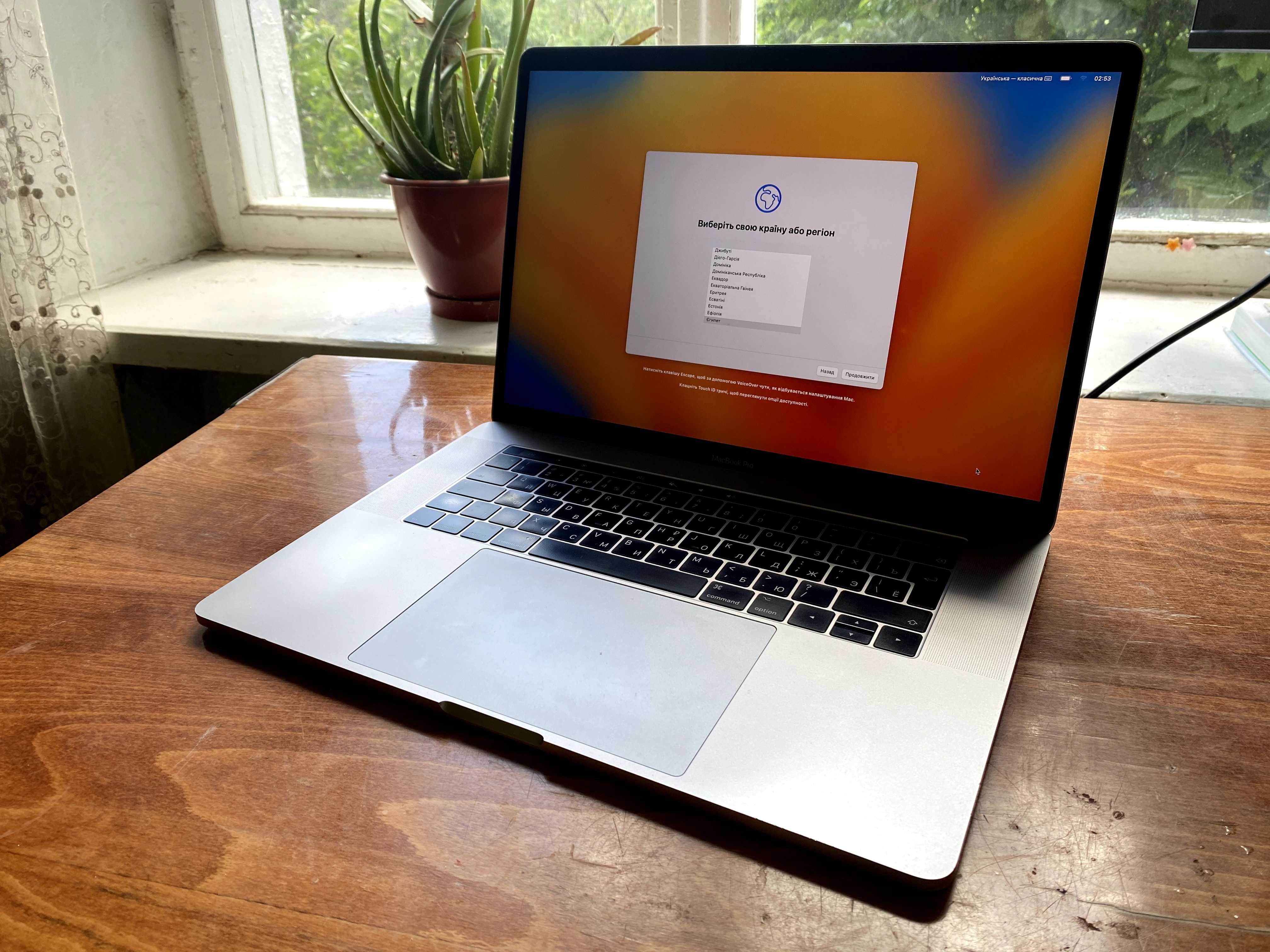 MacBook Pro 15,6" 2017 року / core i7 / 16GB Ram / 256GB SSD / A1707