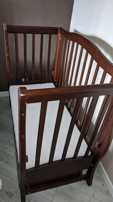 Манеж с подкачиванием