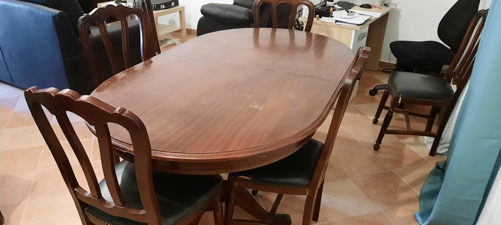 Conjunto mesa e cadeiras