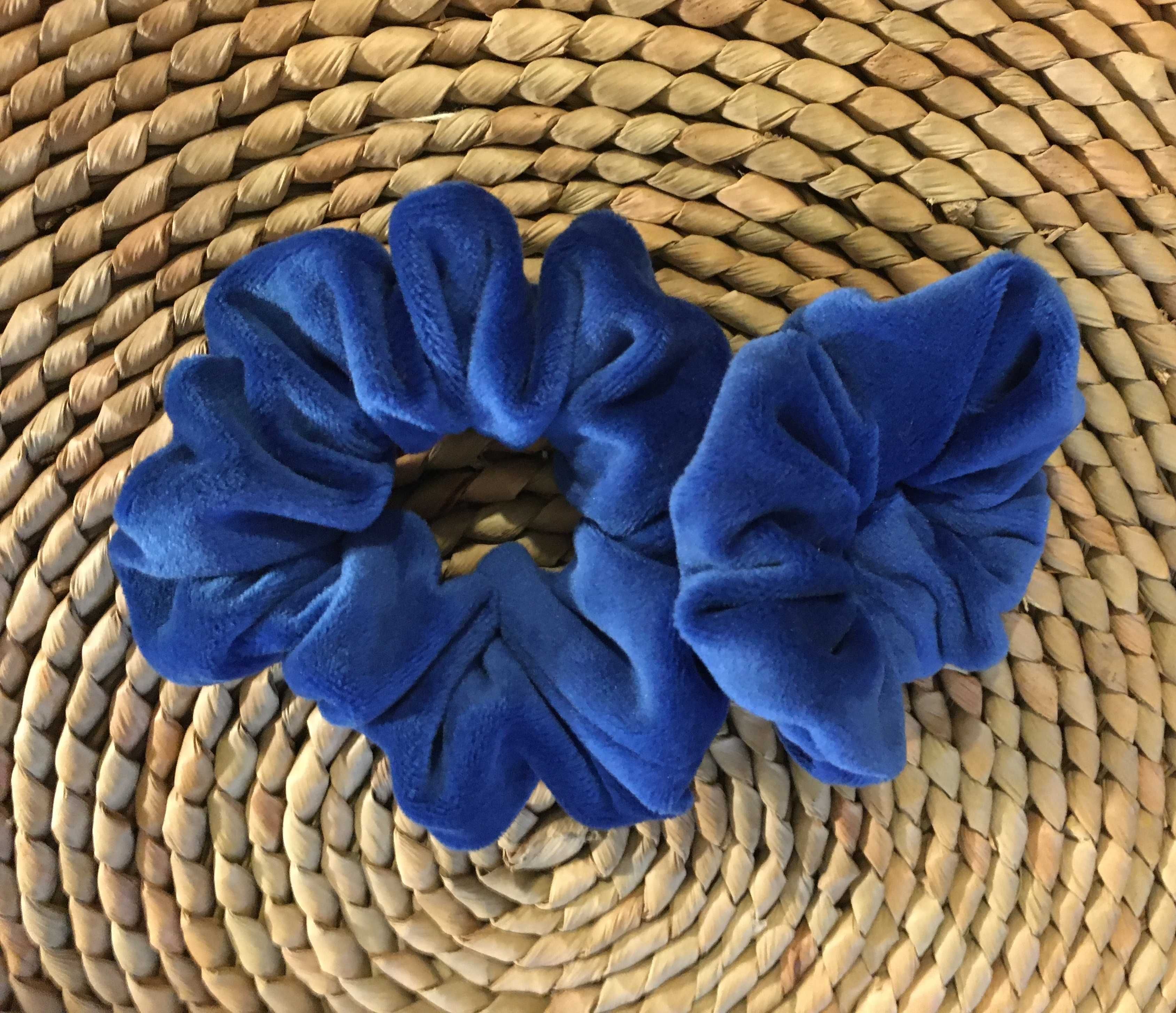 Welurowa frotka niebieskie scrunchie rozmiar S i M