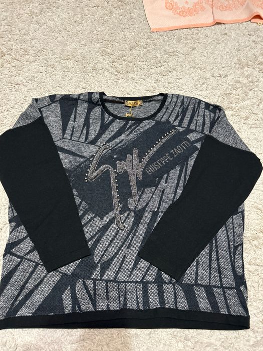 Новий светр жіночій