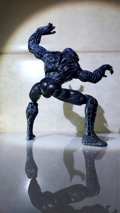 Фигурка человек паук Венома из серии Marvel Legends от Hasbro