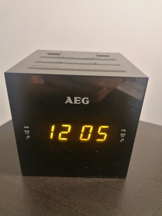 Radio despertador AEG