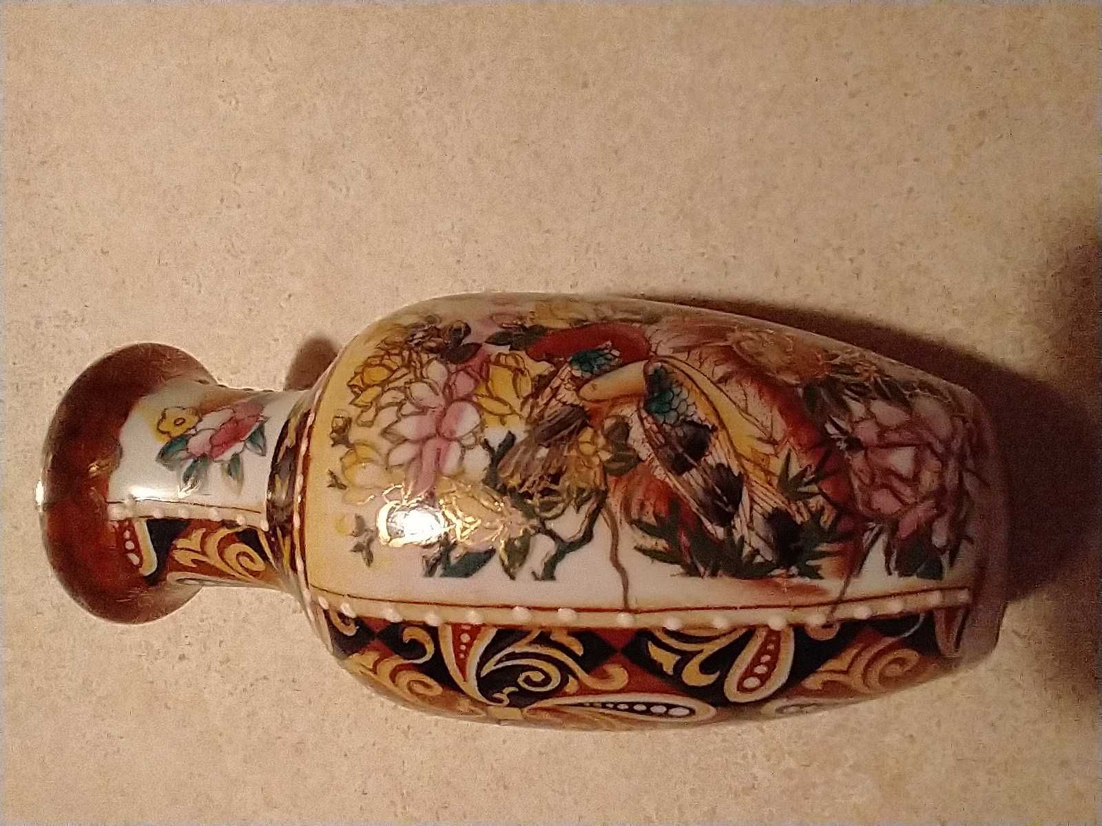 wazonik ceramiczny chiński bogato zdobiony