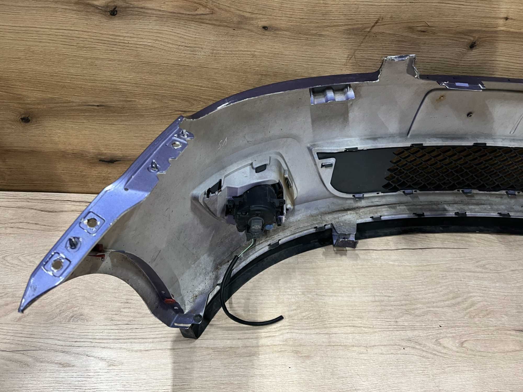 Zderzak przedni Ford Fiesta Mk6 kolor v5