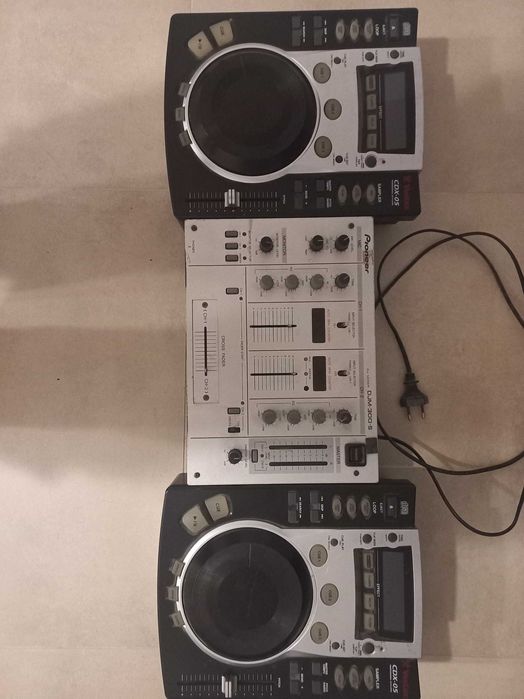 Sprzedam 2x vestax cdx-05 oraz pioneer dj djm-300s KOMPLET