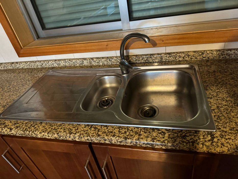 Cozinha madeira bom estado