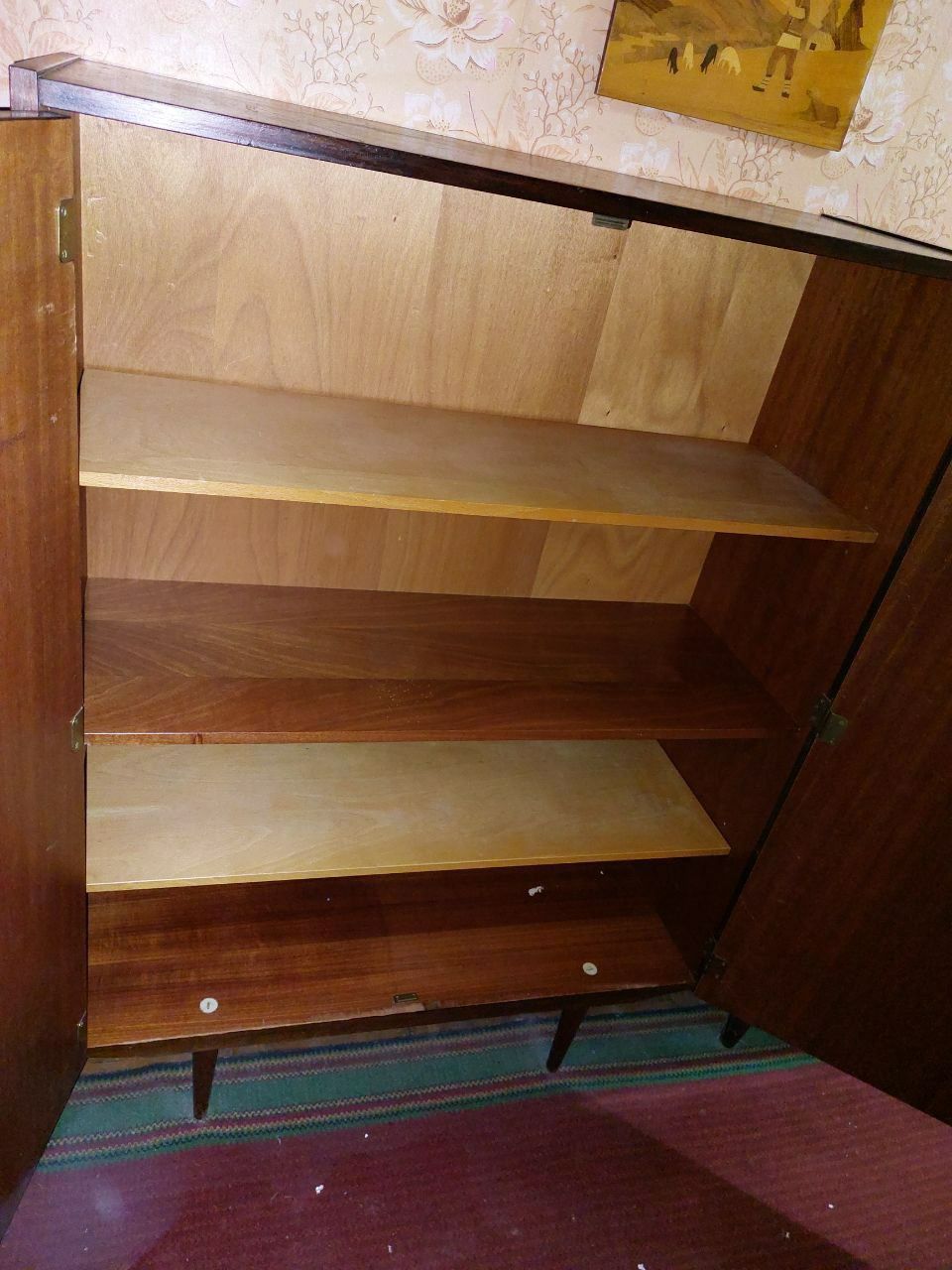 Шкаф широкий деревянный