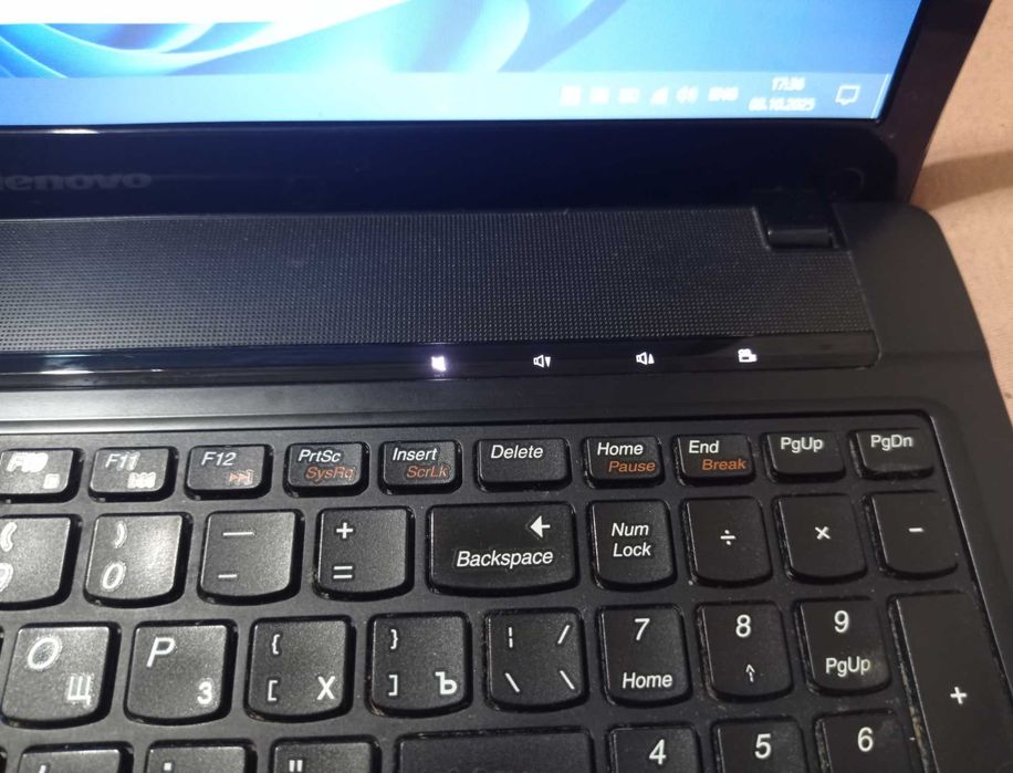Ноутбук Lenovo G560 /15.6"/ Intel i5-560M (2 (4) 2.67 - 3.2GHz)