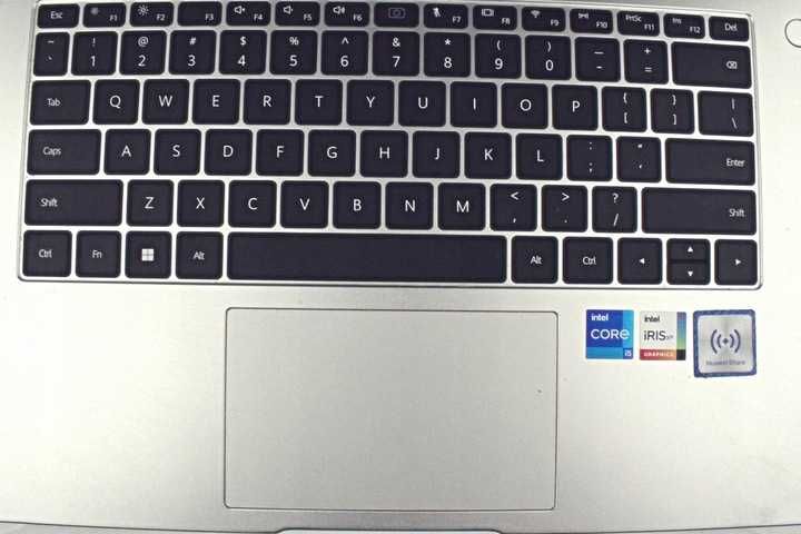 Huawei MateBook D15 2021 / 15,6" / Intel Core i5 8 GB / 512 GB