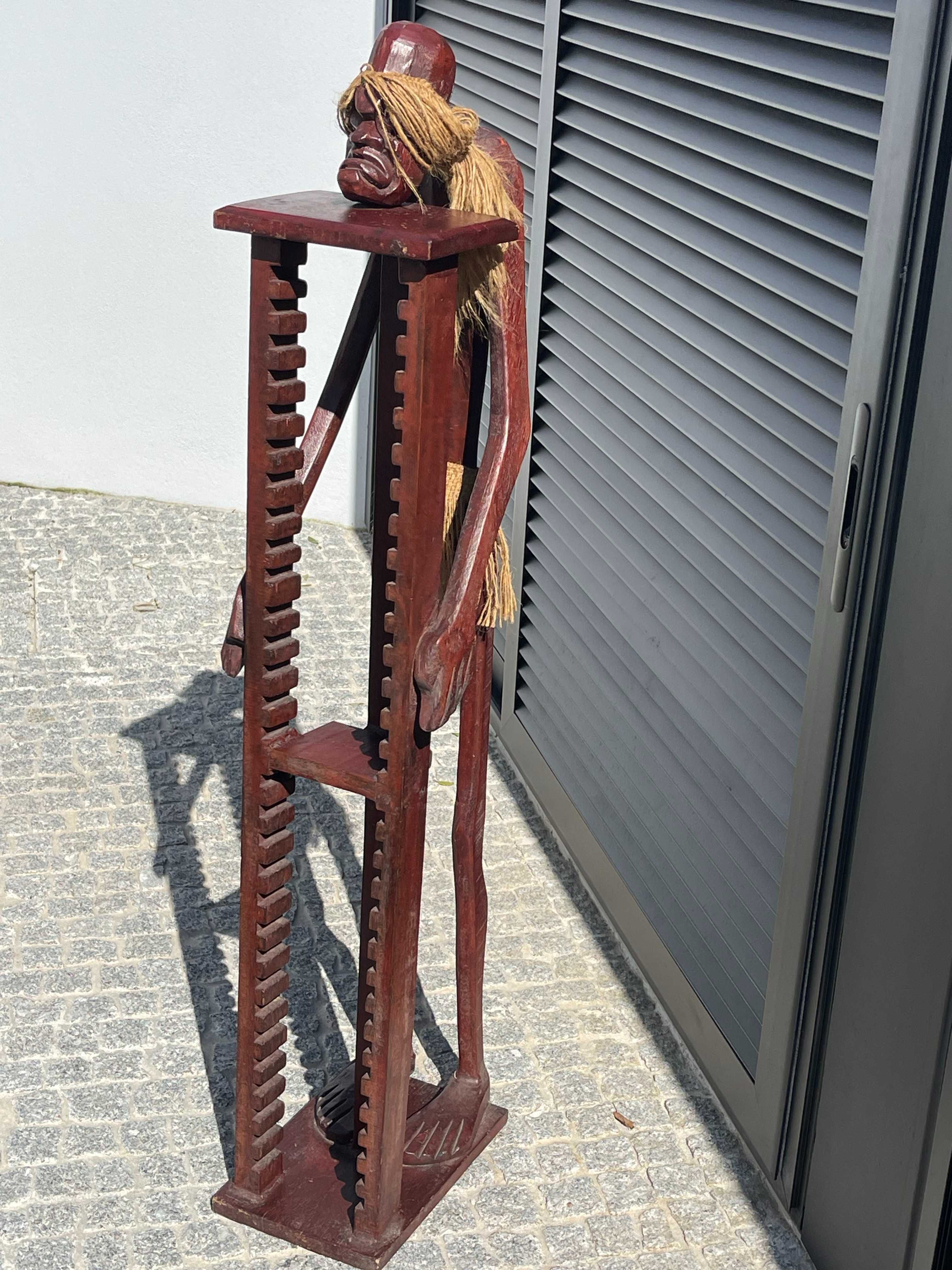 Arte em madeira - Escultura velho - Porta CDS