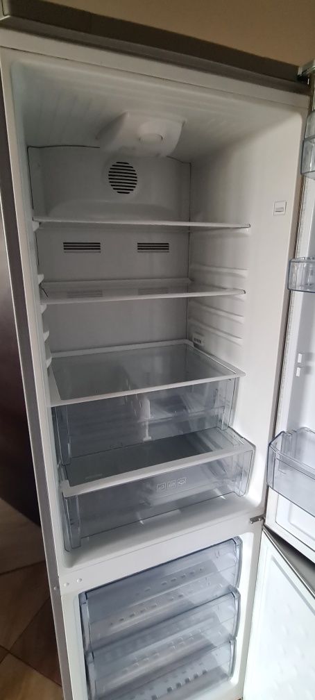 Lodówka BEKO CN 232220 X 186cm Srebrna