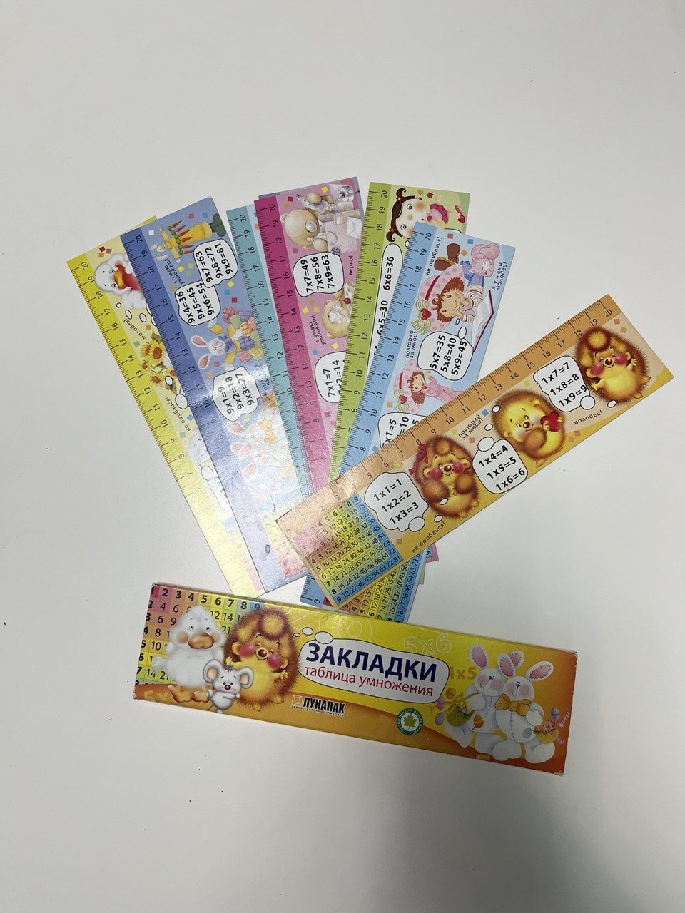 Канцтовари набором кольоровий папір, раскраски, картон, обкладинки