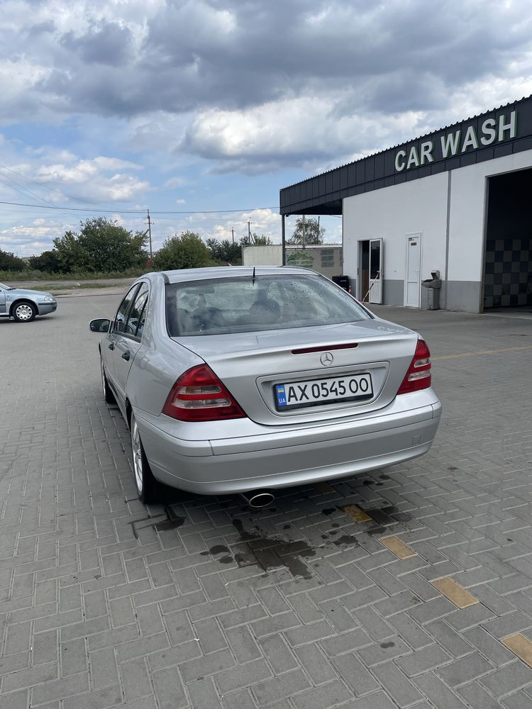 Mersedes benz c200 w203