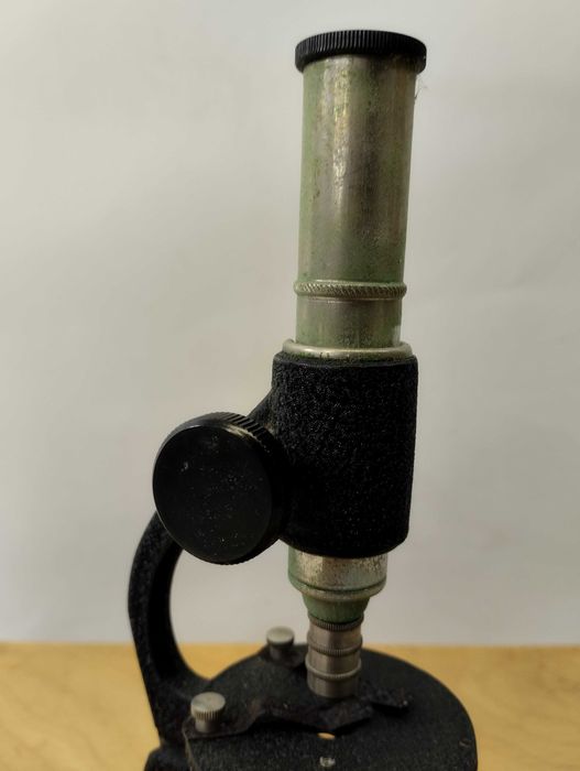 Mikroskop stojakowy Enuro