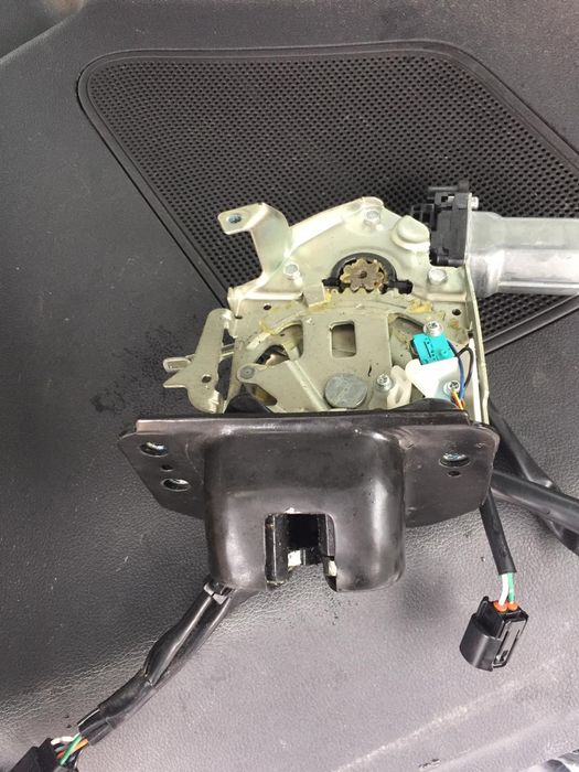 Замок крышки багажника Ford Escape 2015