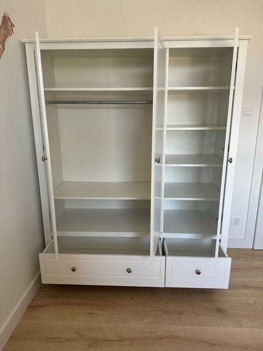 Komoda, szafa, łóżko - zestaw mebli dziecięcych