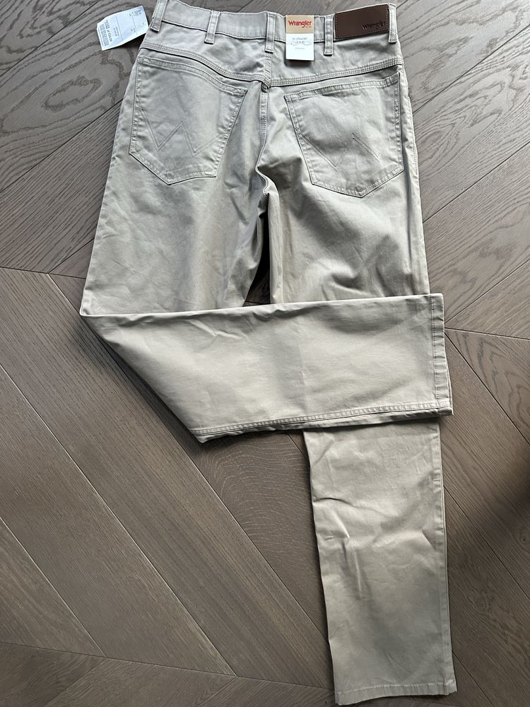 32x32 WRANGLER spodnie jeansy beżowe piaskowe