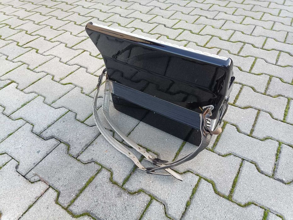 Akordeon Weltmeister Unisella 80 basowy