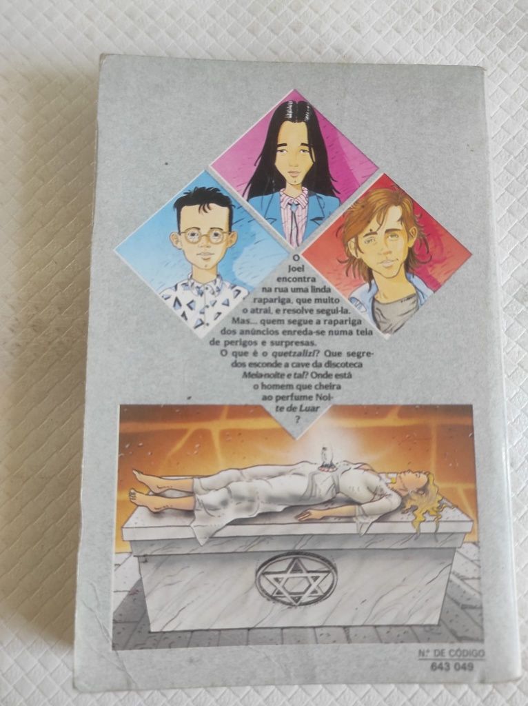 Livros triângulo jota
