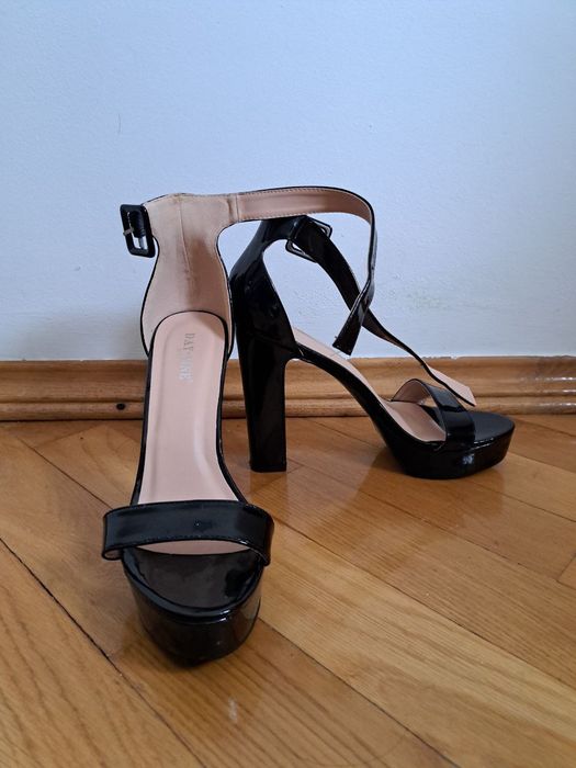 Босоніжки чорні каблуку