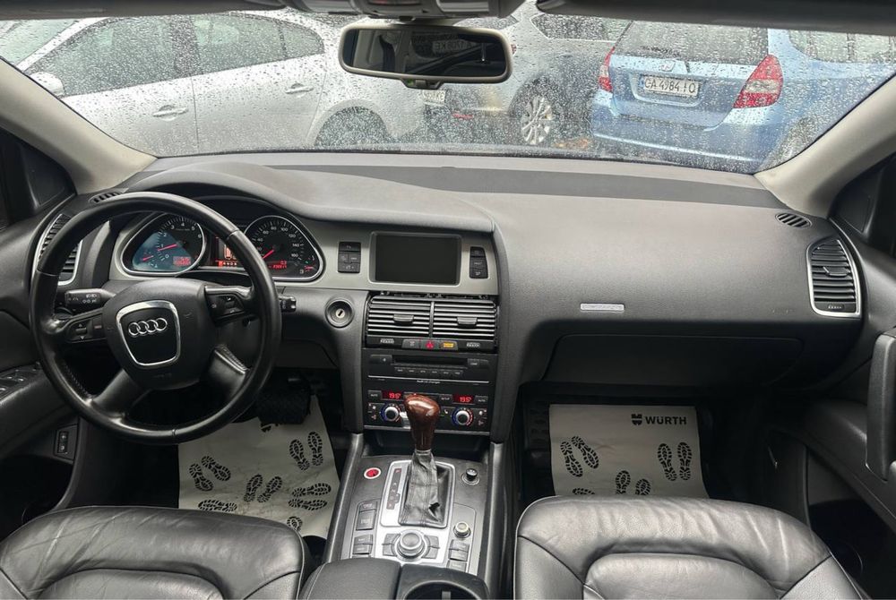 В продажі Audi Q7