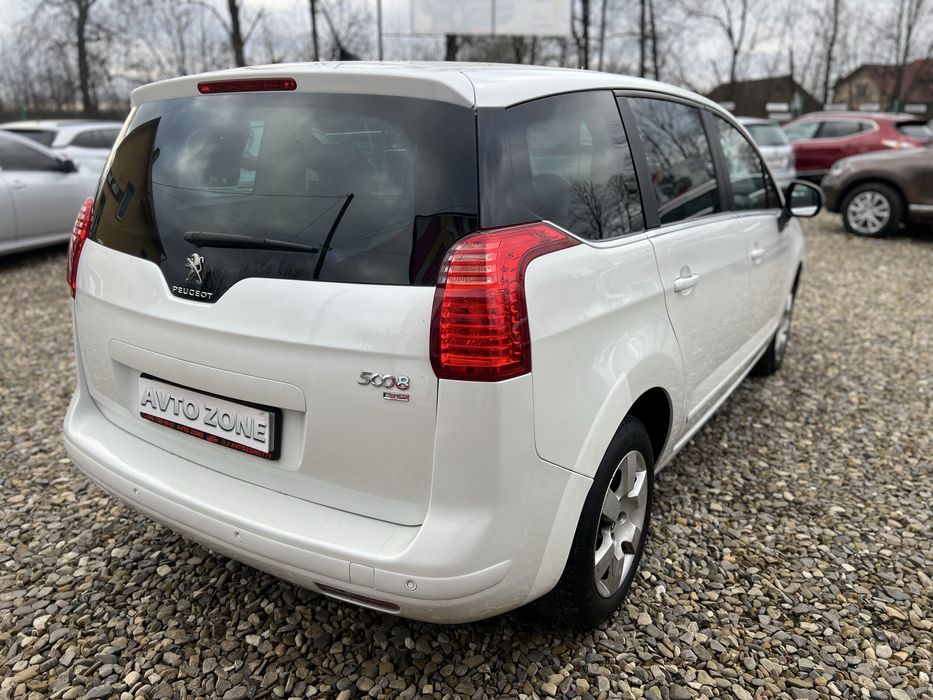 Сімейна машина в дуже гарному стані за всіма деталями телефонуйте