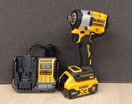 Klucz udarowy DeWalt dcf922 406/609 NM 5ah ładowarka 18v seria Atomic