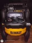Kompresor DeWALT DCC1018N-XJ