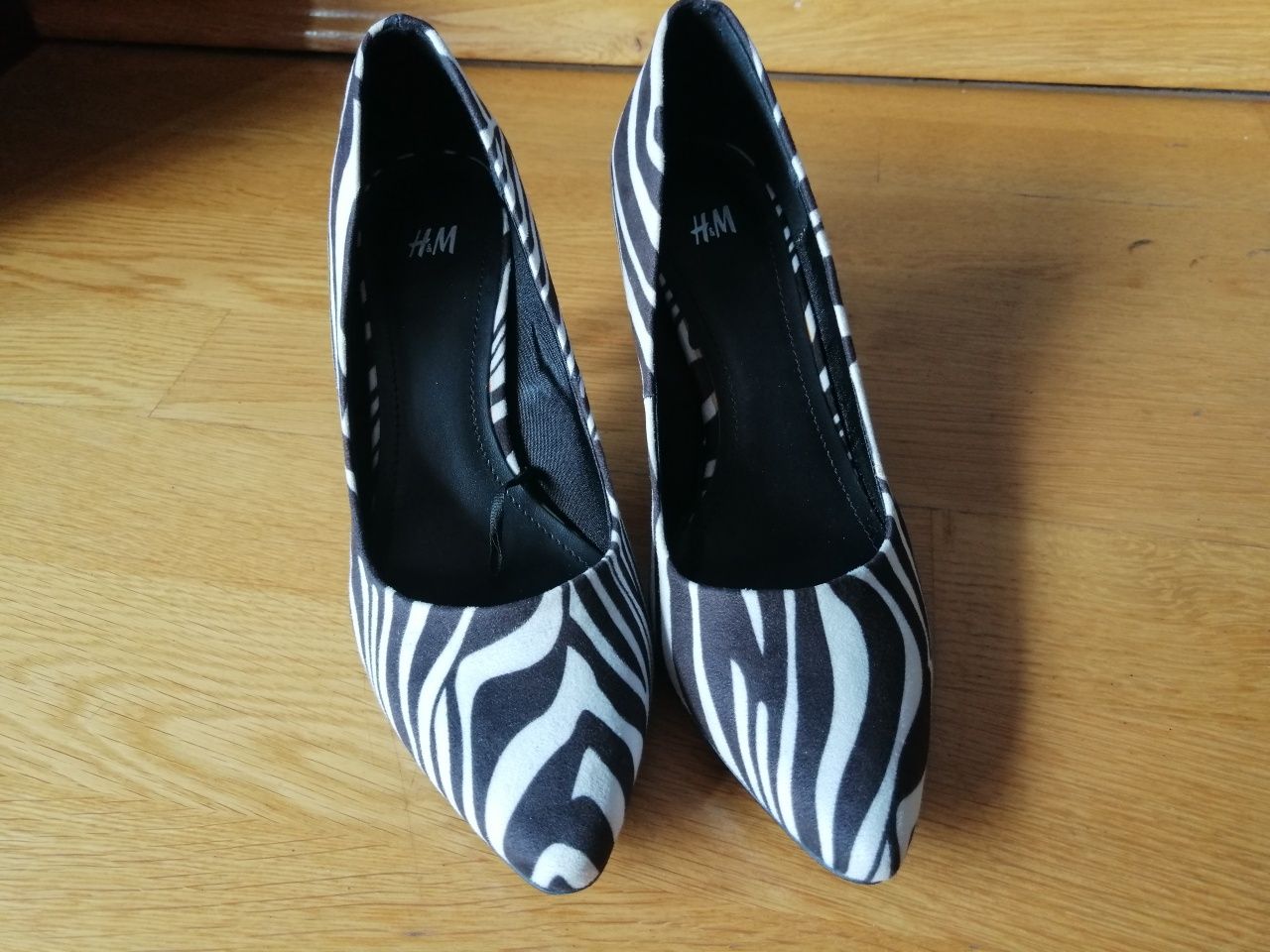 Czółenka zebra H&M