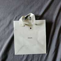 Szara torebka prezentowa papierowa Tous