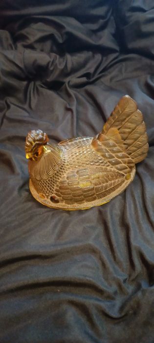 Kura PRL bursztynowa miodowa bardzo duża góra